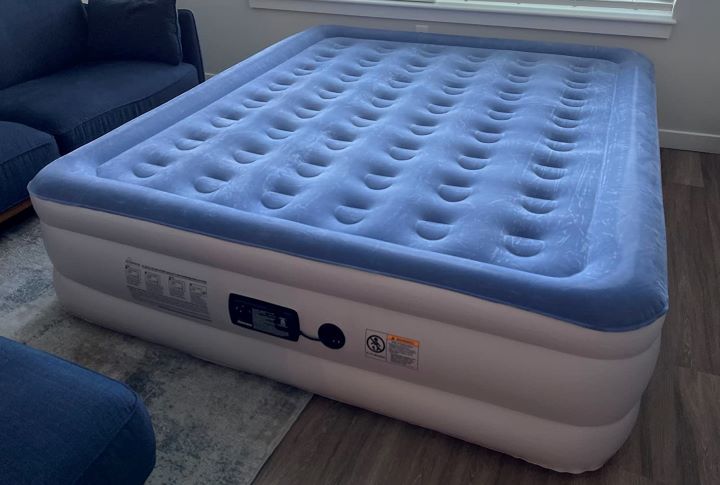 Checking the support and durability of the air mattress for guests