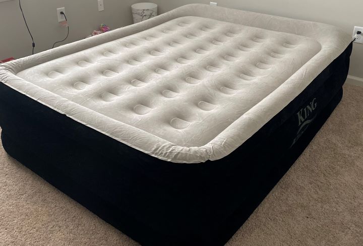 Using the ideal air mattress for guests from King Coil