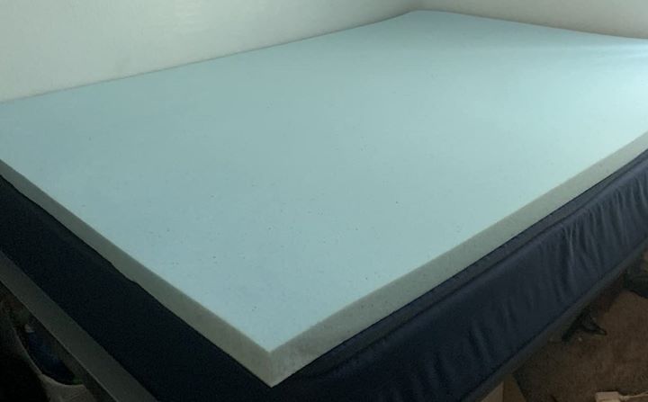 Using the 3-inch gel-infused hospital bed mattress topper from Linenspa