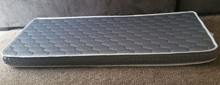 Trying the lightweight thin mattress from Modway