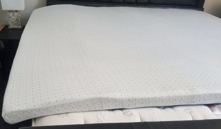 Inspecting the comfortability of the mattress topper for back pain