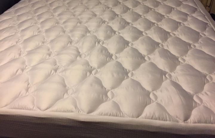 Using the cooling mattress topper for back pain from Exceptional Sheets