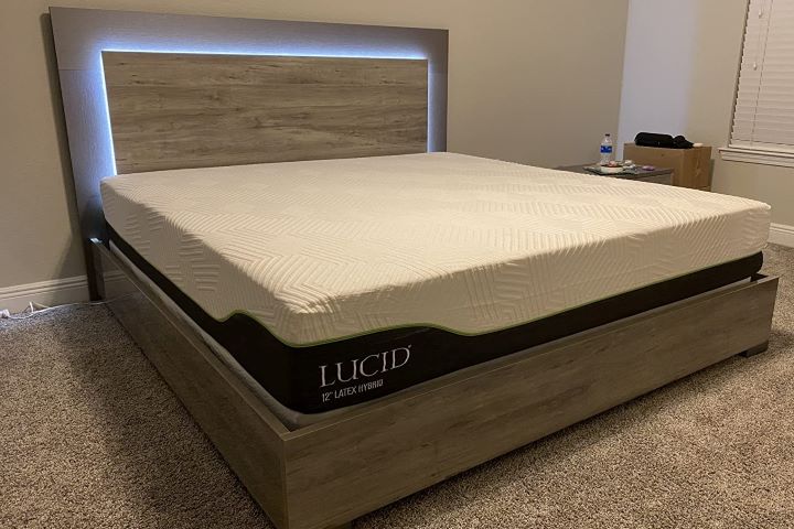 Using the ideal mattress for seniors from Lucid