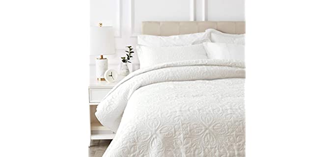 AmazonBasics Queen - Polyester Quilts for Beds