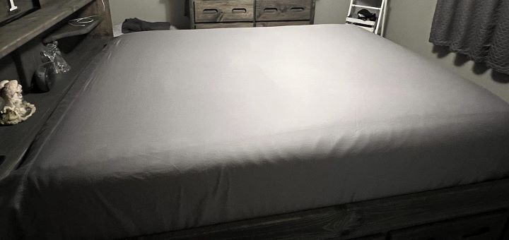 Confirming how smooth and comfortable the sheets for adjustable beds