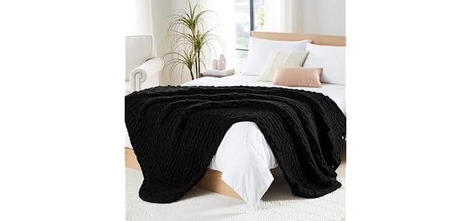 L'AGRATY Chunky Knit Throw Blanket for Couch, 72'' x 84'' Knit Throw, Black